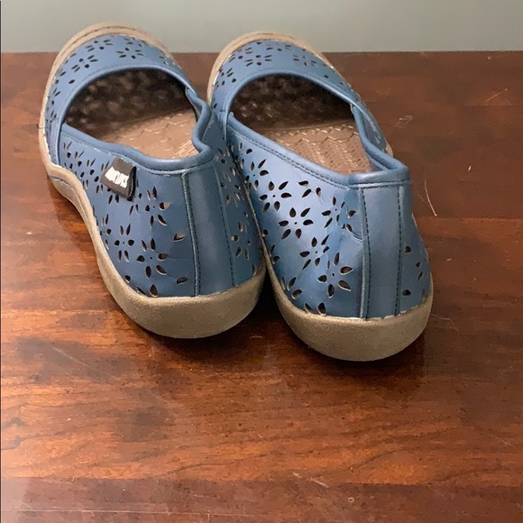 MukLuks Sandy Flats; navy blue; size 9 - Picture 4 of 5